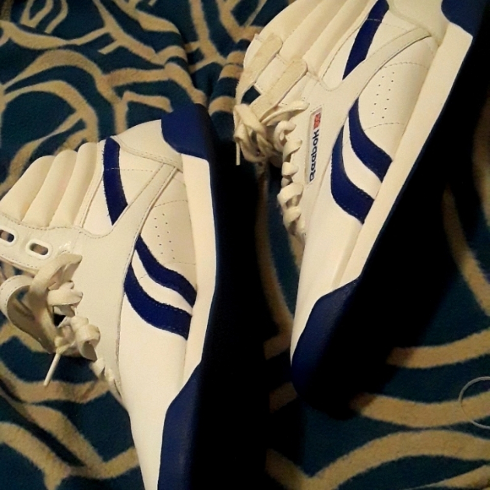 Vintage Princess Reeboks. size 10 **Genuine quality leather & suede **